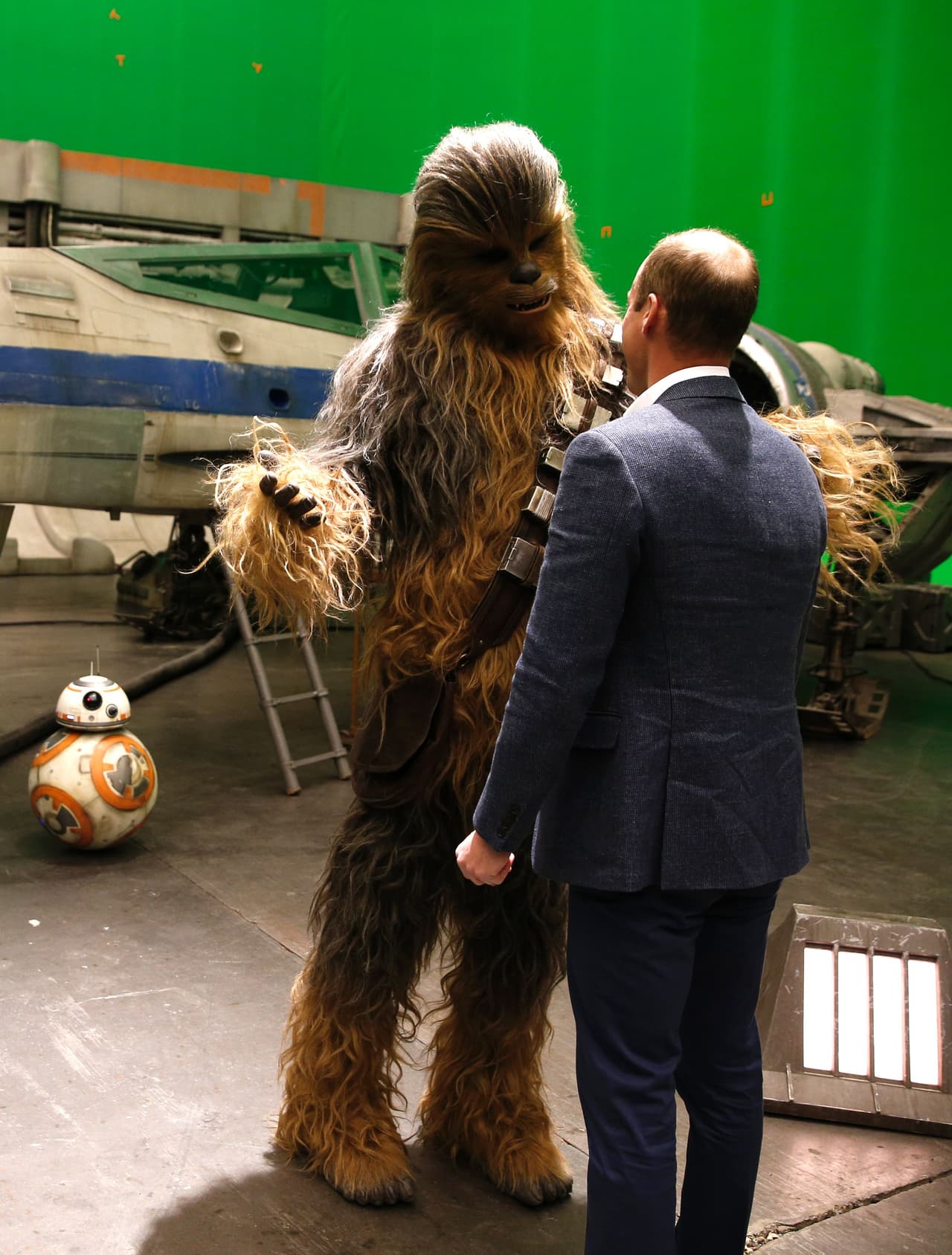 El futuro rey de Inglaterra, el príncipe William, recibió algunos consejitos por parte de Chewbacca.