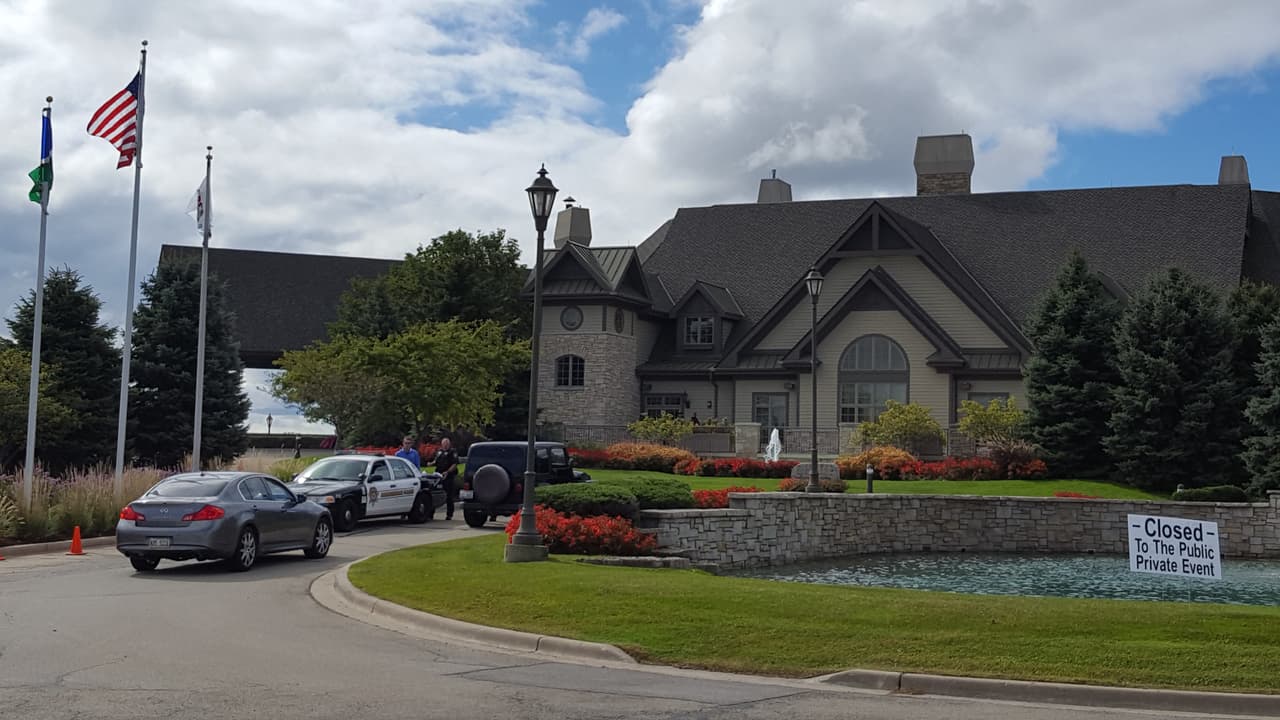 Las entradas de mayor precio incluían asientos preferentes, una foto con el candidato y la asistencia a una mesa redonda VIP.