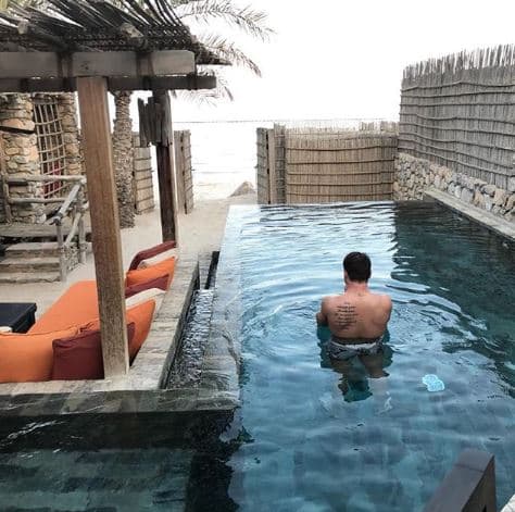 "Tan importante es el trabajo como el descanso.", escribió Saúl 'Canelo' Álvarez al pie de esta instantánea.