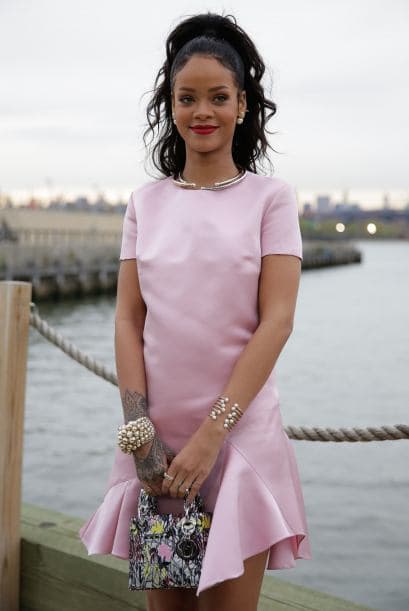 Porque se adapta perfecto a cada tono de piel, figura y accesorios.