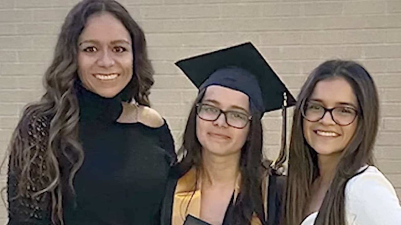 “Nuestro primer Thanksgiving sin ella”: hijas demandan a conductor y bar por la muerte de su madre