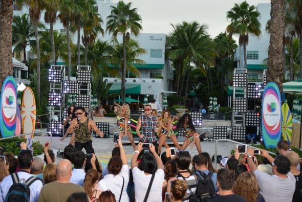 Juanes, Calibre 50 y Chino y Nacho