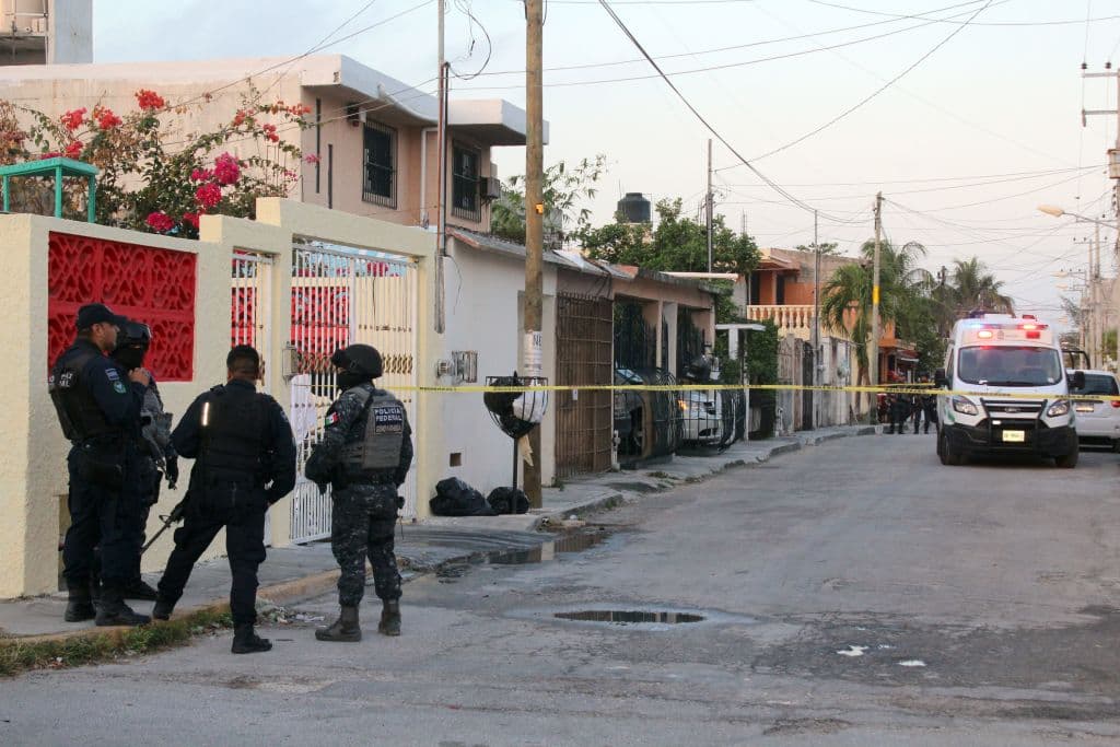 La policía mexicana rescata a 31 emigrantes cubanos que estaban secuestrados en la Riviera Maya