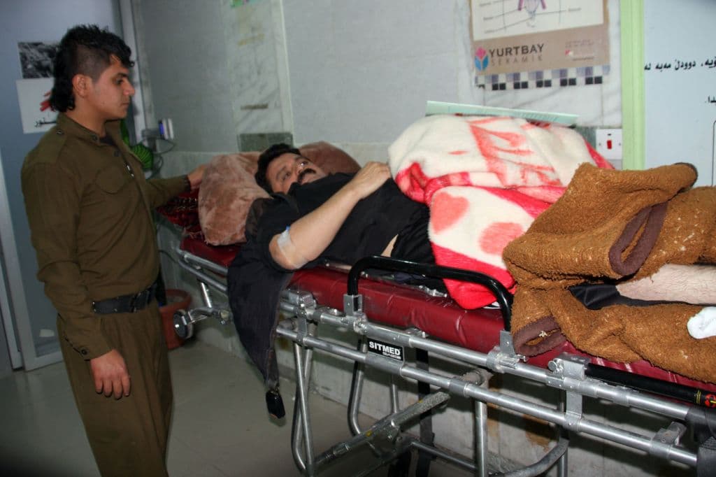 En la provincia de Suleimaniya, situada en la región del Kurdistán iraquí, murieron al menos seis personas, según indicaron fuentes oficiales. Cuatro de ellas murieron en la localidad de Darbandajan, unas 37 millas al sur de la ciudad de Suleimaniya, donde hubo una cincuentena de heridos, indicó a la AFP su alcalde, Naseh Mula Hasan.