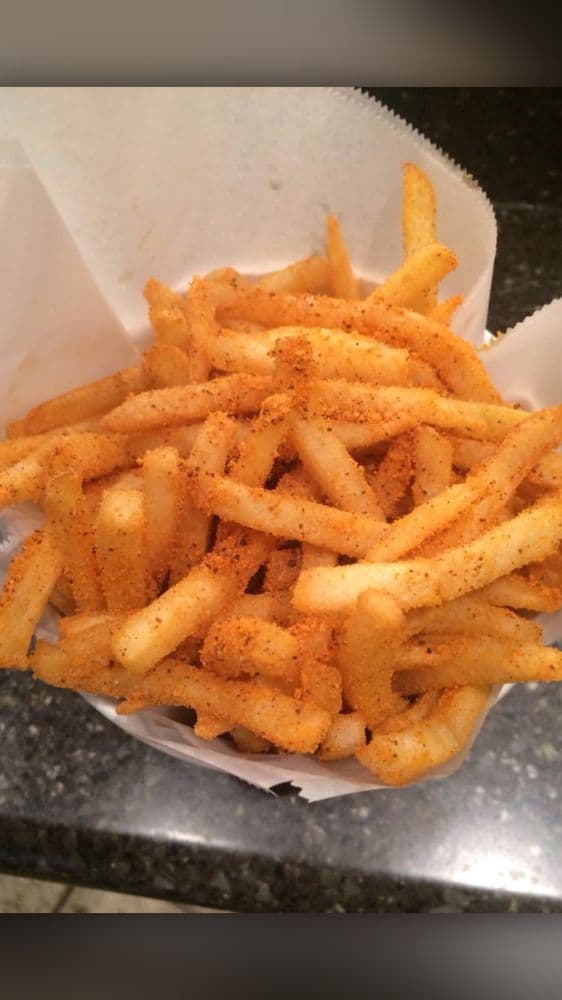 <b>Nombre</b>: Potato Corner
<br>
<b>Dirección</b>: 1000 N Point Cir. Alpharetta, GA. 30022
<br>
<b>Sitio web</b>: 
<a href="https://www.potatocornerusa.com/">https://www.potatocornerusa.com/</a> 
<br>
<b><a href="https://www.yelp.com/map/potato-corner-alpharetta">Cómo llegar</a></b>
<br>
<br>Este restaurante se precia de vender papas fritas sazonadas y de haber patentado sazonadores únicos.