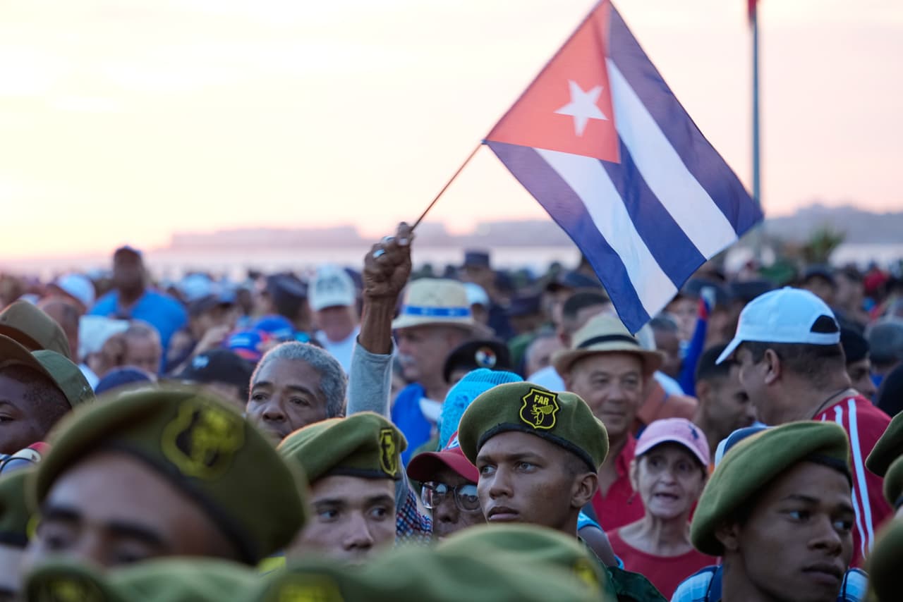 "Aquí les estamos esperando": la hija de Raúl Castro desafía a EEUU en una manifestación contra la imputación del expresidente