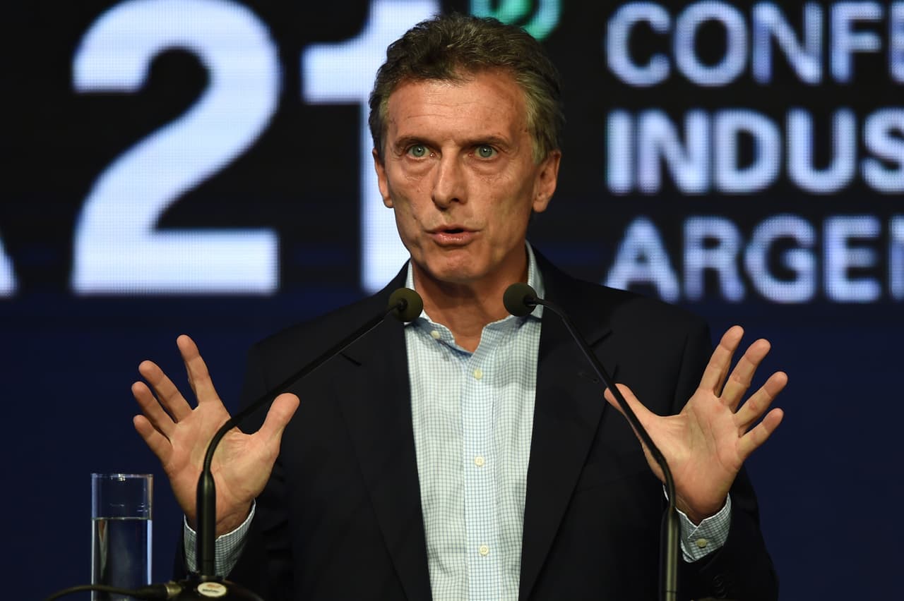 Fin del cepo y protestas en la primera semana de Macri en el poder 