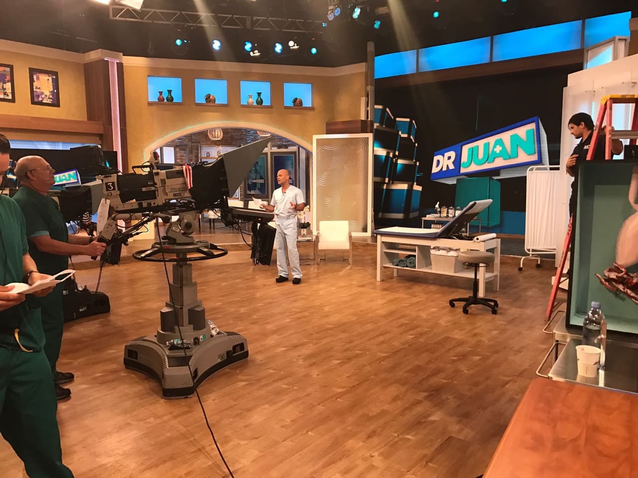 El Dr. Juan dio inicio a este espacio dedicado a cuidar la salud de los televidentes.
