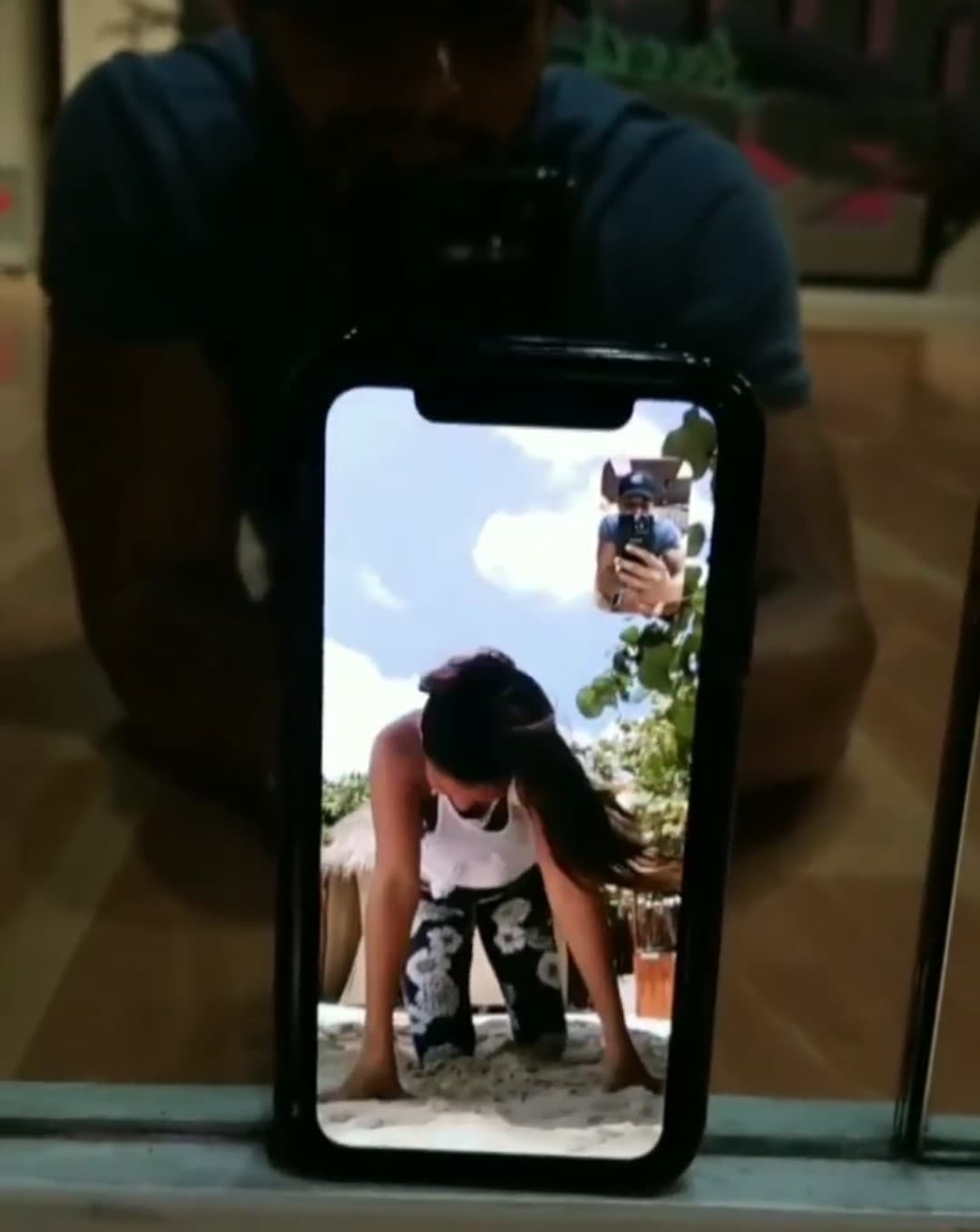 Ana Patricia publicó recientemente un video gracioso, donde hace una recopilación de las quejas que lanza a su entrenador cuando se le dificulta una rutina, pero en la playa sus seguidores la han visto relajada y más esforzada en cada uno de los ejercicios.
<br>