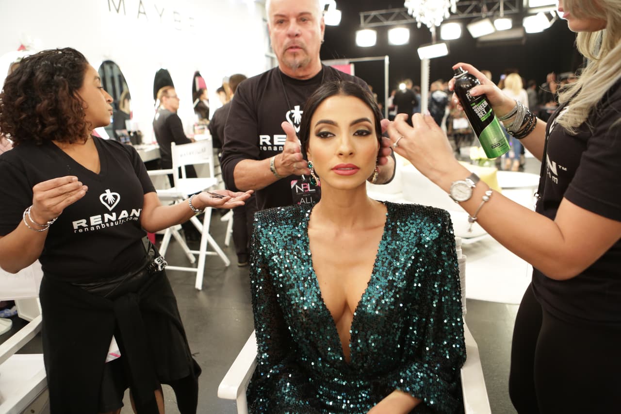 Las chicas siempre encuentran divertidas maneras de matar los nervios antes de subir al escenario. No les pierdas pie ni pisada y súmate al backstage de #NBL VIP.
