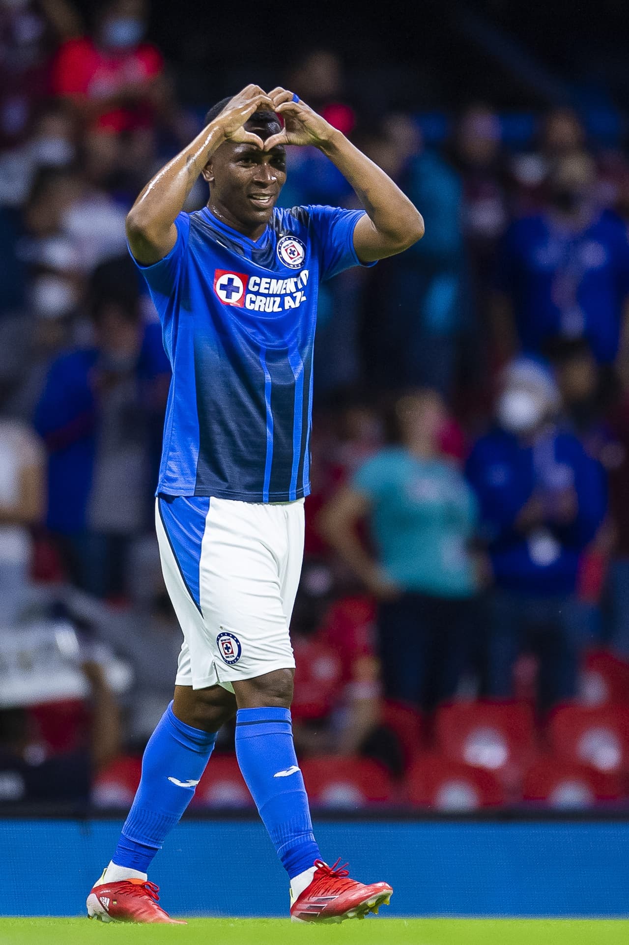 Bryan Angulo abrió el marcador apenas a los 4 minutos.