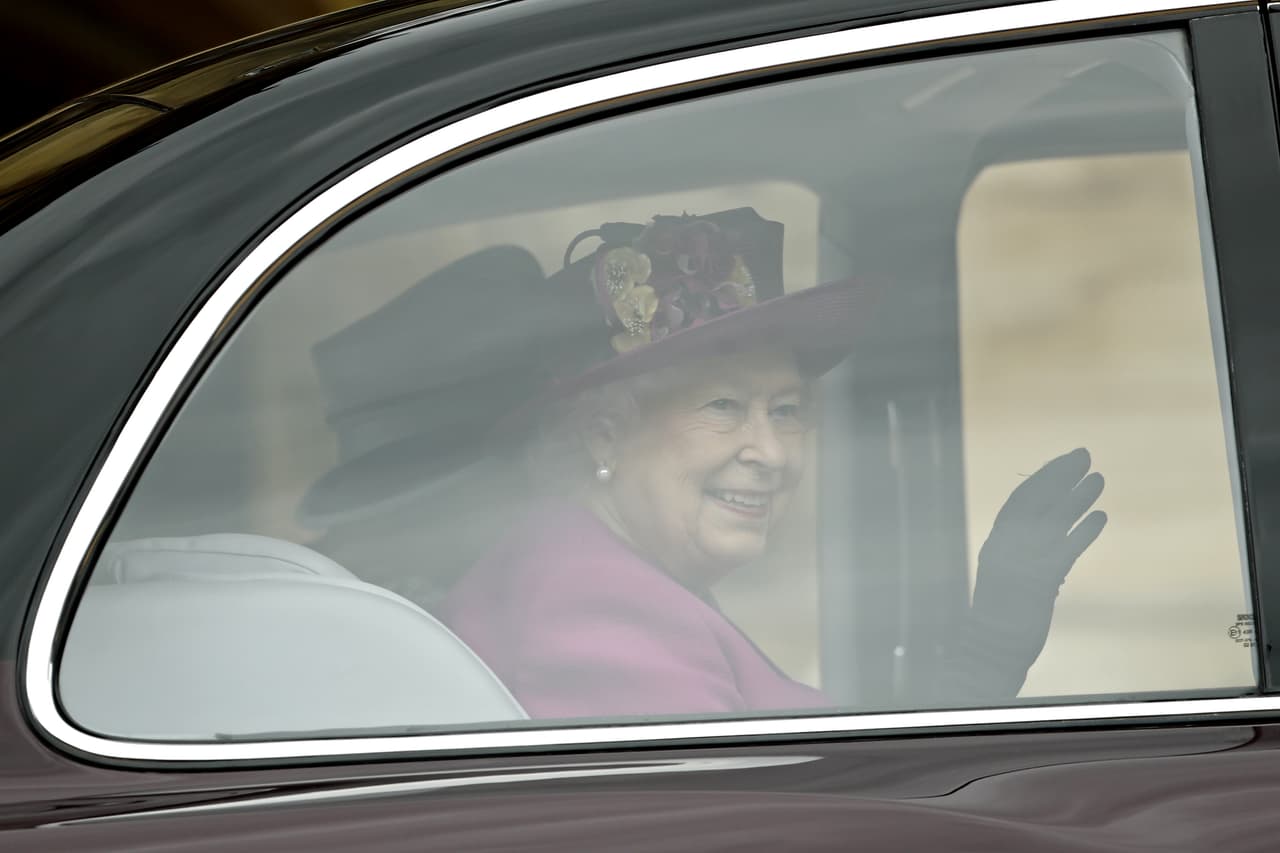 De acuerdo con el diario español
<a href="http://https://elpais.com/elpais/2018/09/28/gente/1538136259_852267.html">El País</a>, la mano postiza de la reina terminó en el castillo de Balmoral, la residencia escocesa de Isabel II.