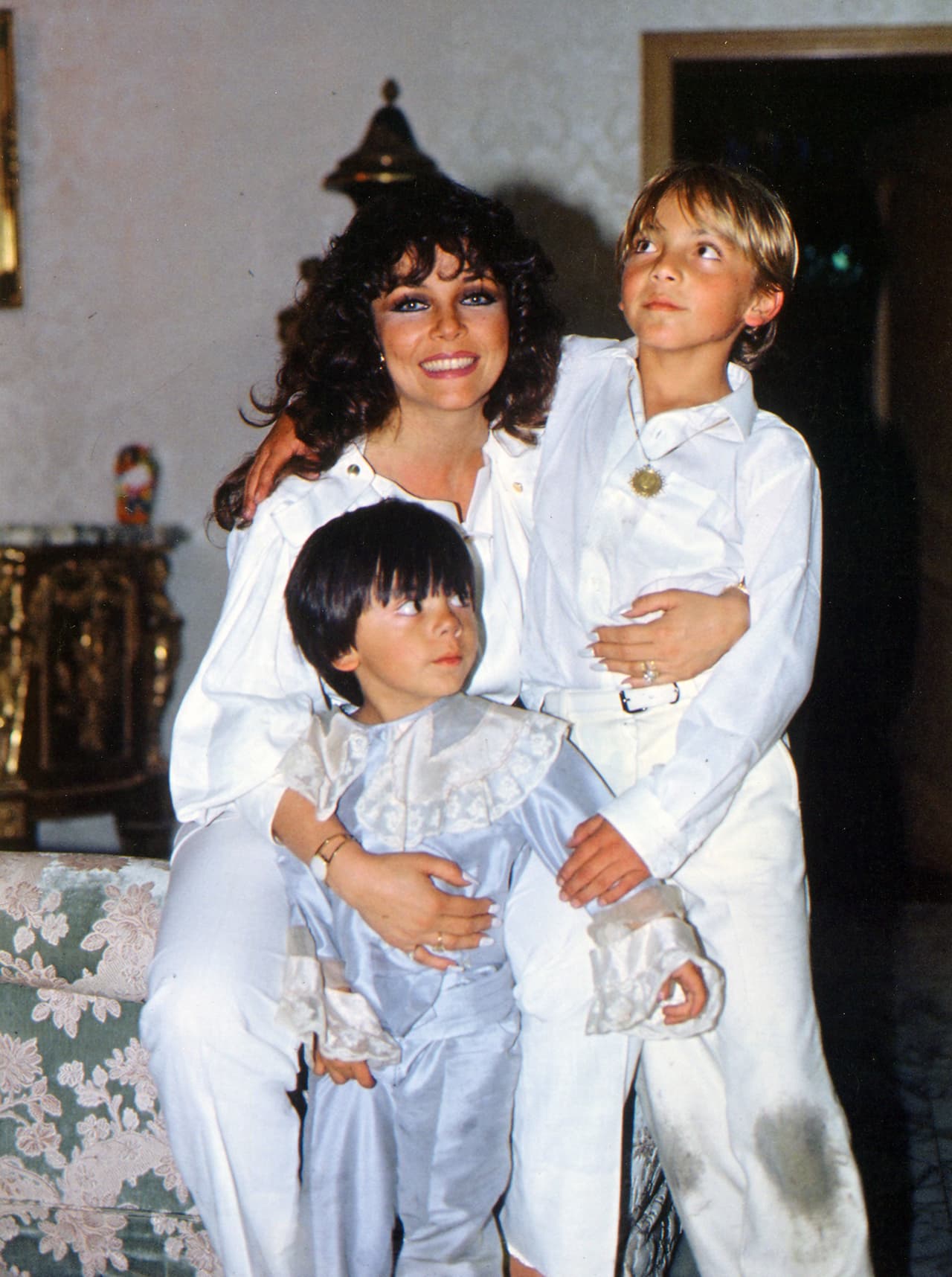 Verónica Castro debutó como madre en 1974; siete años más tarde, Kristian recibiría a su hermano Michelle.