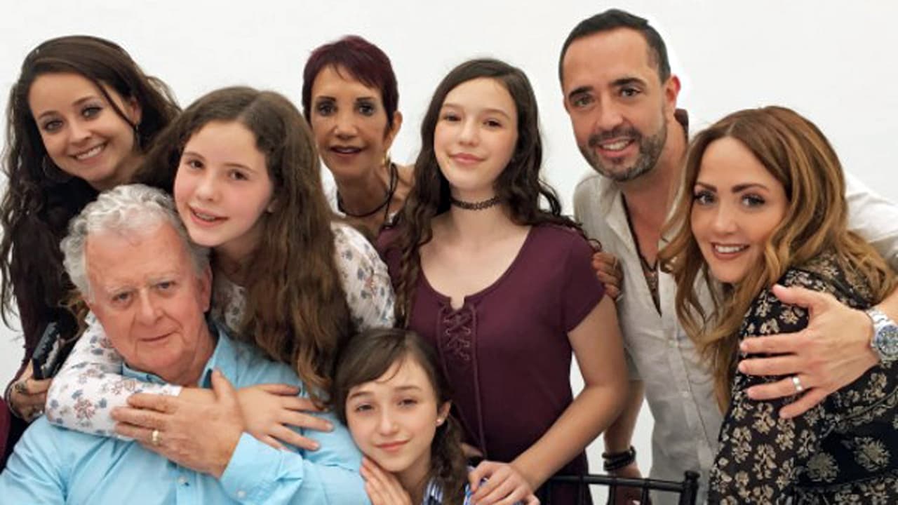 "Juan Legarreta y Raúl Mauricio Legarreta […] de acuerdo a investigaciones, estos sujetos operan en las zonas más exclusivas de Acapulco, México, principalmente en Punta Diamante. El señor Juan y su hijo Mauricio tienen una compañía que denominaron Legarreta Bienes y Raíces S.A., misma que no aparece en la lista de consorcios instalados en el puerto", informaba en aquel entonces el programa '
<a href="https://www.facebook.com/watch/?v=10153917492510816" target="_blank">Al extremo extra</a>' .
<br>