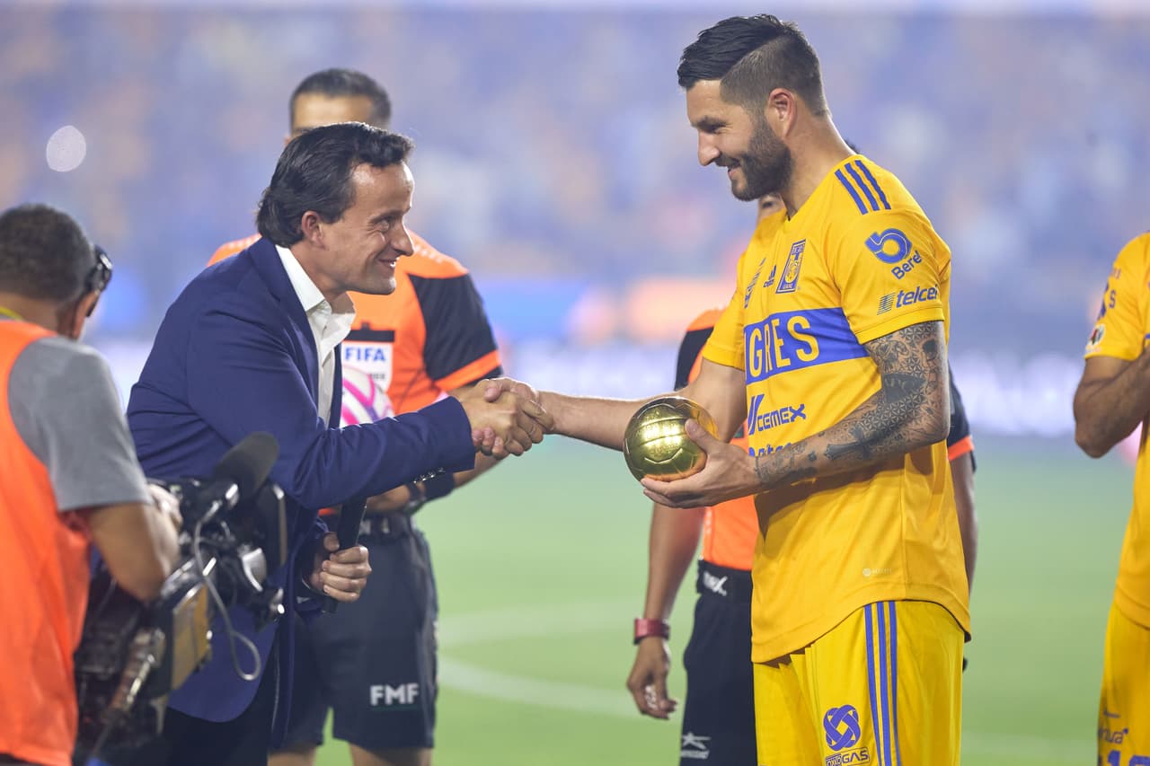 Tigres derrotó a Pachuca con un penal rigorista de André-Pierre Gignac en los últimos minutos del segundo tiempo para dar el primer golpe en la serie de Cuartos de Final que se definirá este domingo en el Estadio Hidalgo.
