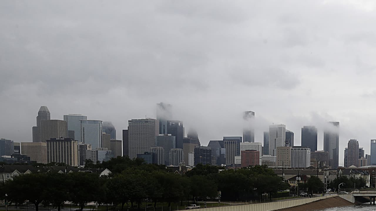 ¿Cómo afecta a los residentes del área de Houston la llegada del polvo del Sahara?