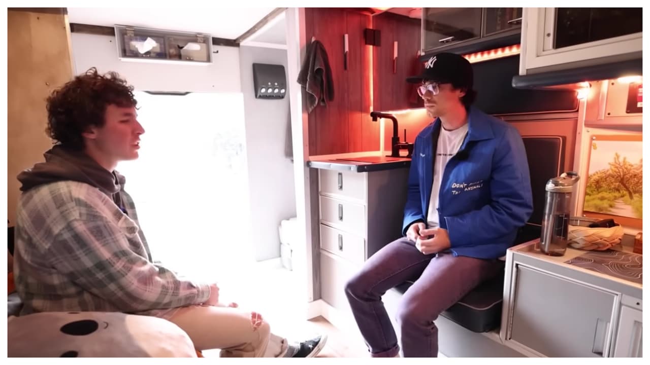 “Cuando era niño mi mamá me regaló una van Volkswagen de juguete color naranja: quedé fascinado con ella, creo que eso influyó a que, después, comenzara a querer 
<a href="https://www.univision.com/local/nueva-york-wxtv/joven-empresaria-tory-delury-vive-y-pasea-por-nyc-en-una-va" target="_blank">vivir en una van</a>”, dijo al equipo digital de Univision 41 el joven de 24 años.