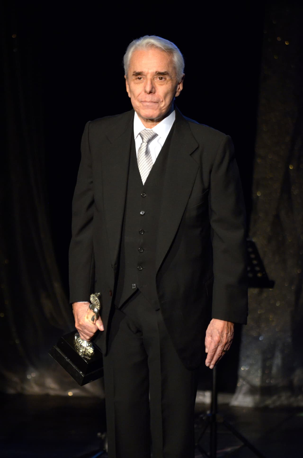 Enrique fue el tercer marido de 
<b><a href="http://www.univision.com/temas/silvia-pinal">Silvia Pinal</a></b>, estuvieron casados durante nueve años, juntos procrearon a 
<b>Alejandra y Enrique Guzmán</b>.