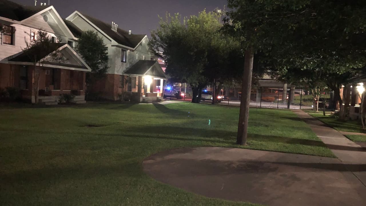 Un hombre le dispara "accidentalmente" a una menor de 11 años cuando manipulaban un arma de fuego