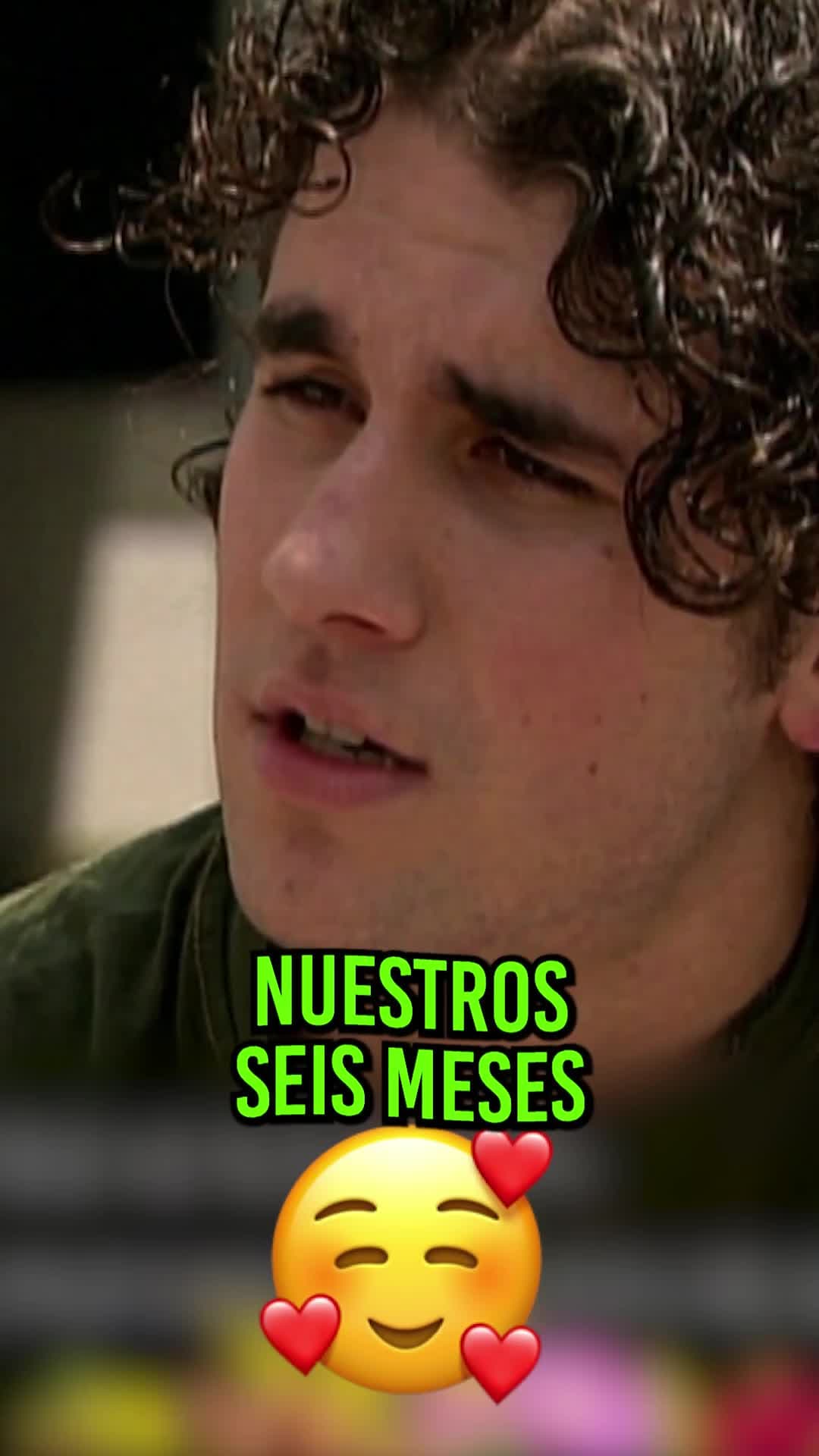 Kenia se quiere poner un piercing en el ombligo pero sus papás no la dejan