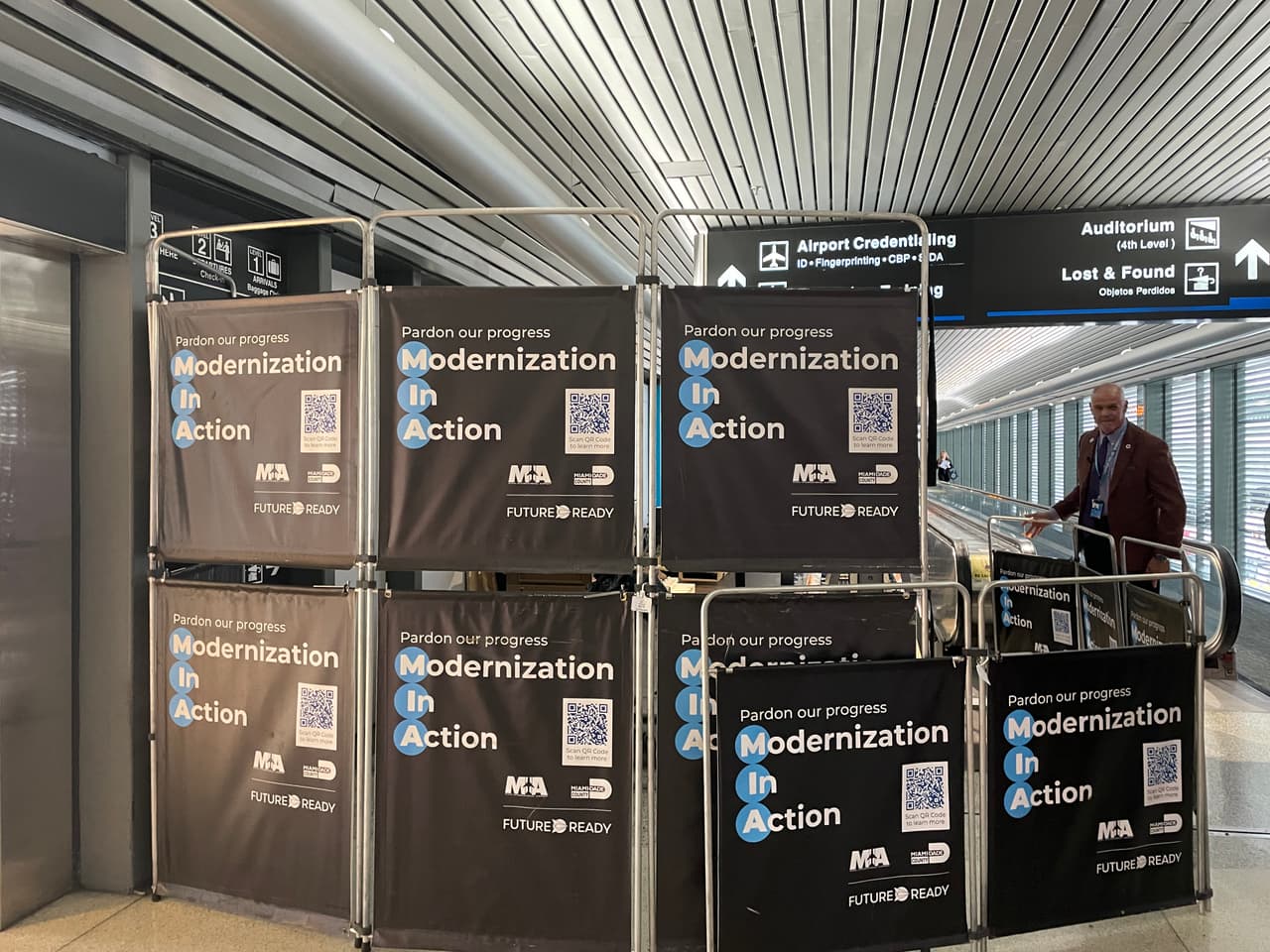 Las esteras o pasillos móviles forman parte de la costosa reparación del aeropuerto.