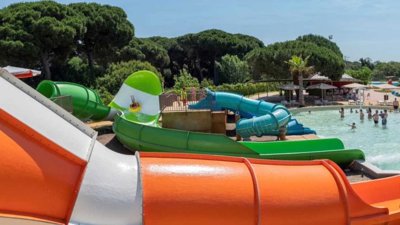 Parque acuático de NJ, Hurricane Harbor, tendrá nuevos toboganes y zona para niños pequeños