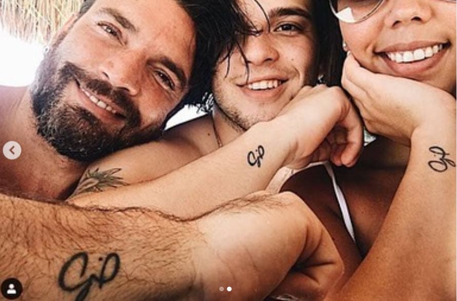 Julián Gil se convirtió en padre por primera vez cuando tenía 15 años. Trajo al mundo a Nicolle, a quien procreó junto a su pareja en ese entonces, Brenda Torres.
<br>