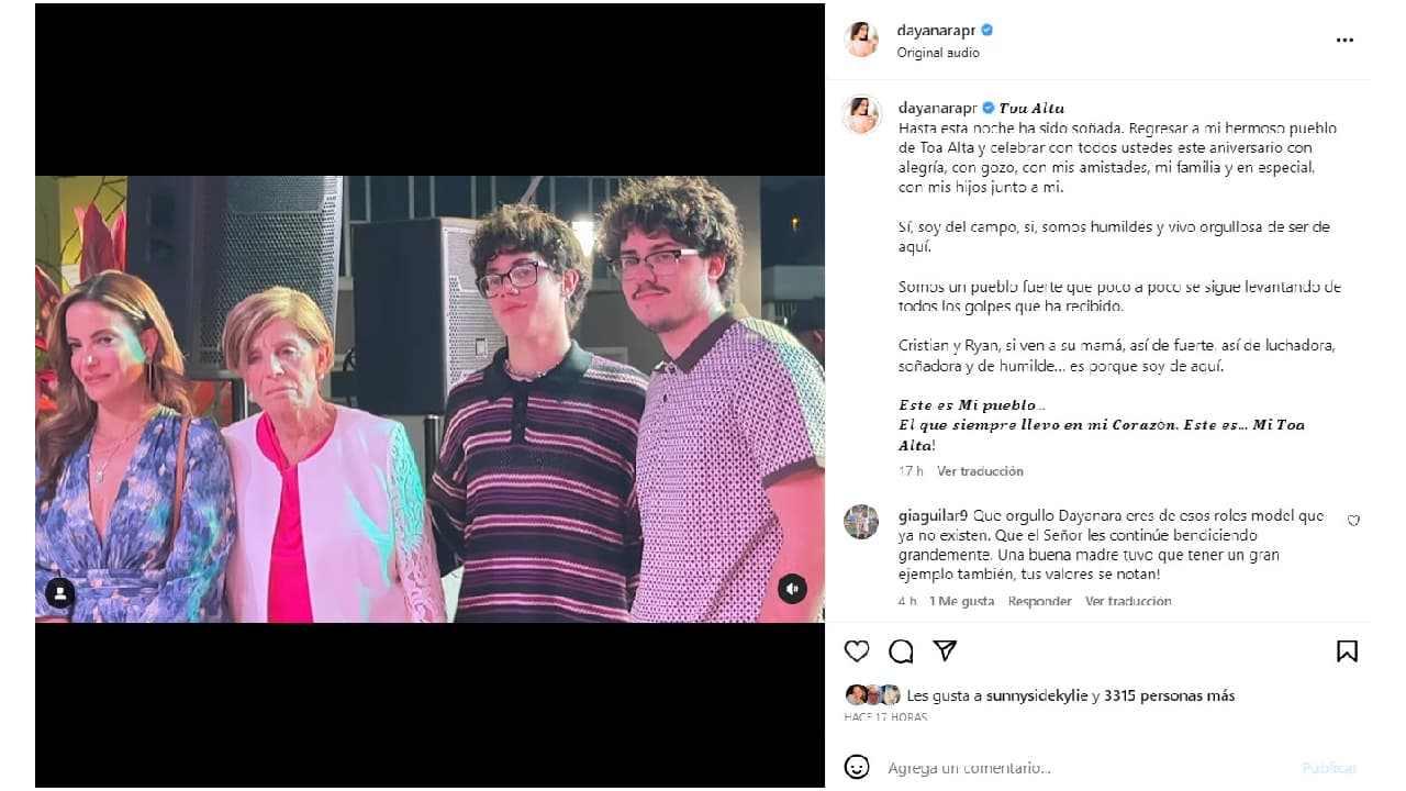 La familia de Dayanara Torres la acompañó al importante evento.