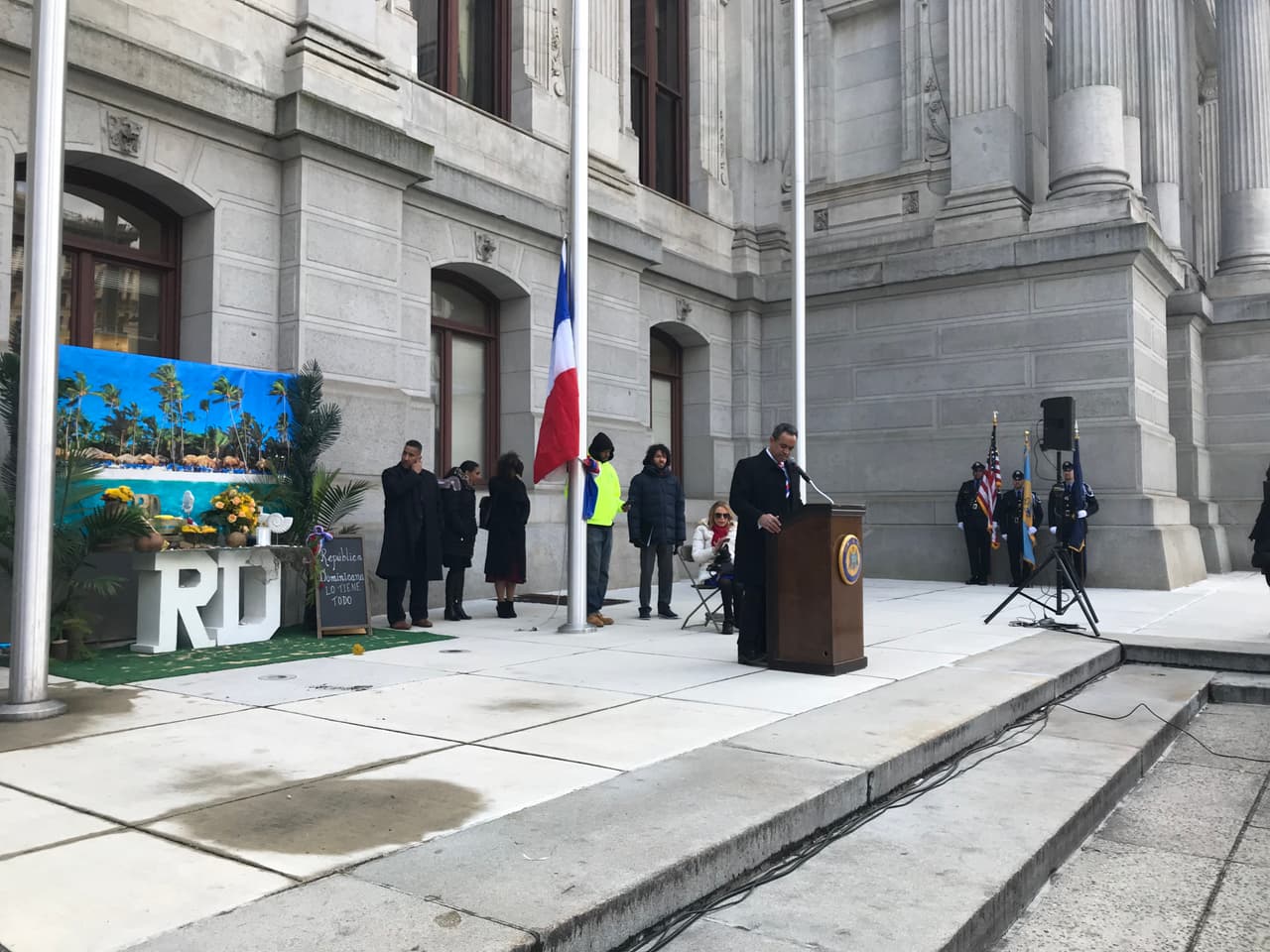 En Filadelfia se realizó la ceremonia de izamiento de la bandera en el Ayuntamiento. 
<br>