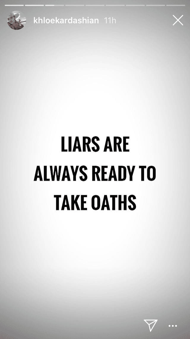Kardashian publicó lo siguiente en Instagram: "
<b><a href="https://www.univision.com/famosos/khloe-kardashian-rompe-el-silencio-y-apunta-contra-jordyn-woods-tu-eres-la-razon-por-la-que-mi-familia-se-separo-fotos" target="_blank">Los mentirosos</a></b> siempre están listos para prestar juramentos". Ciertos fans tomaron esto como una réplica al resultado de Woods con el polígrafo. 
<br>