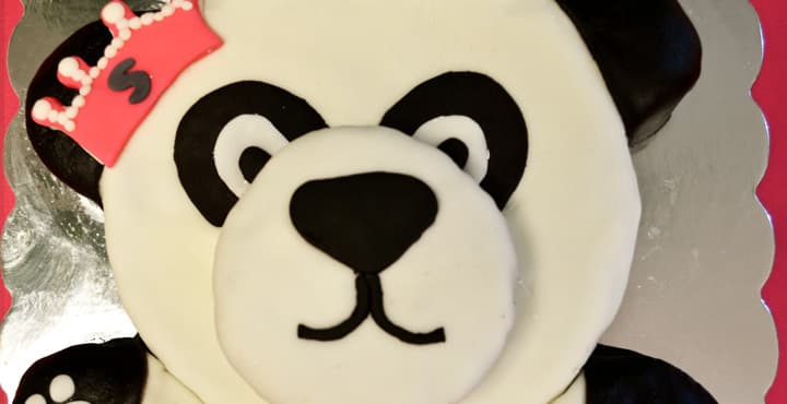 La decoración de pastel del primer cumpleños de tu bebé—un reto lleno de amor