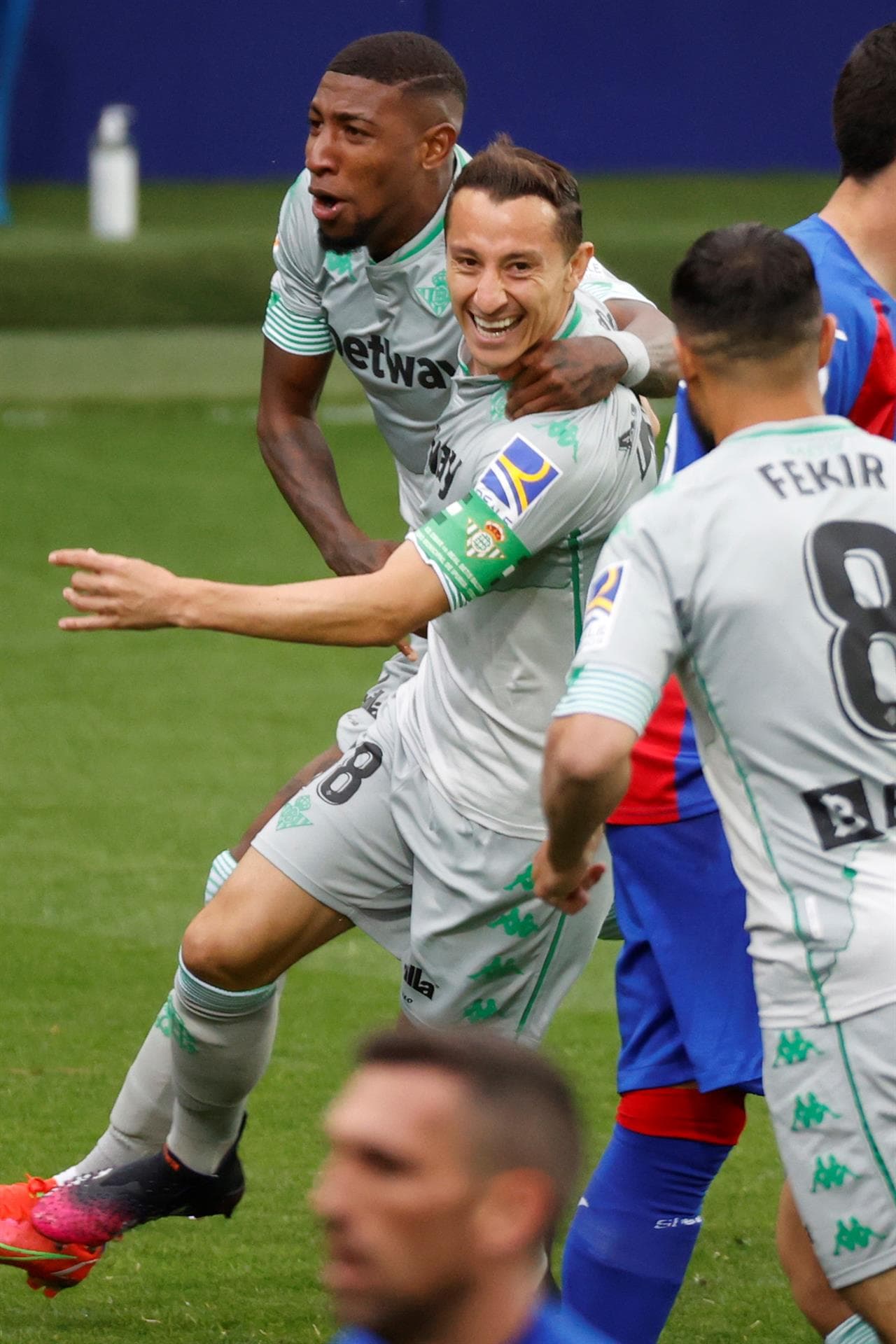 Eibar logra el empate a uno con el Real Betis, durante la Jornada 36 en La Liga. El mexicano Andrés Guardado fue el autor del gol al minuto 4 del encuentro, asistido por Diego Lainez, sin embargo ya al filo del partido, Sergi Enrich se encargó de igualar el marcador durante el encuentro. Esta es la tercera anotación del 'Principito' con el equipo verdiblanco.