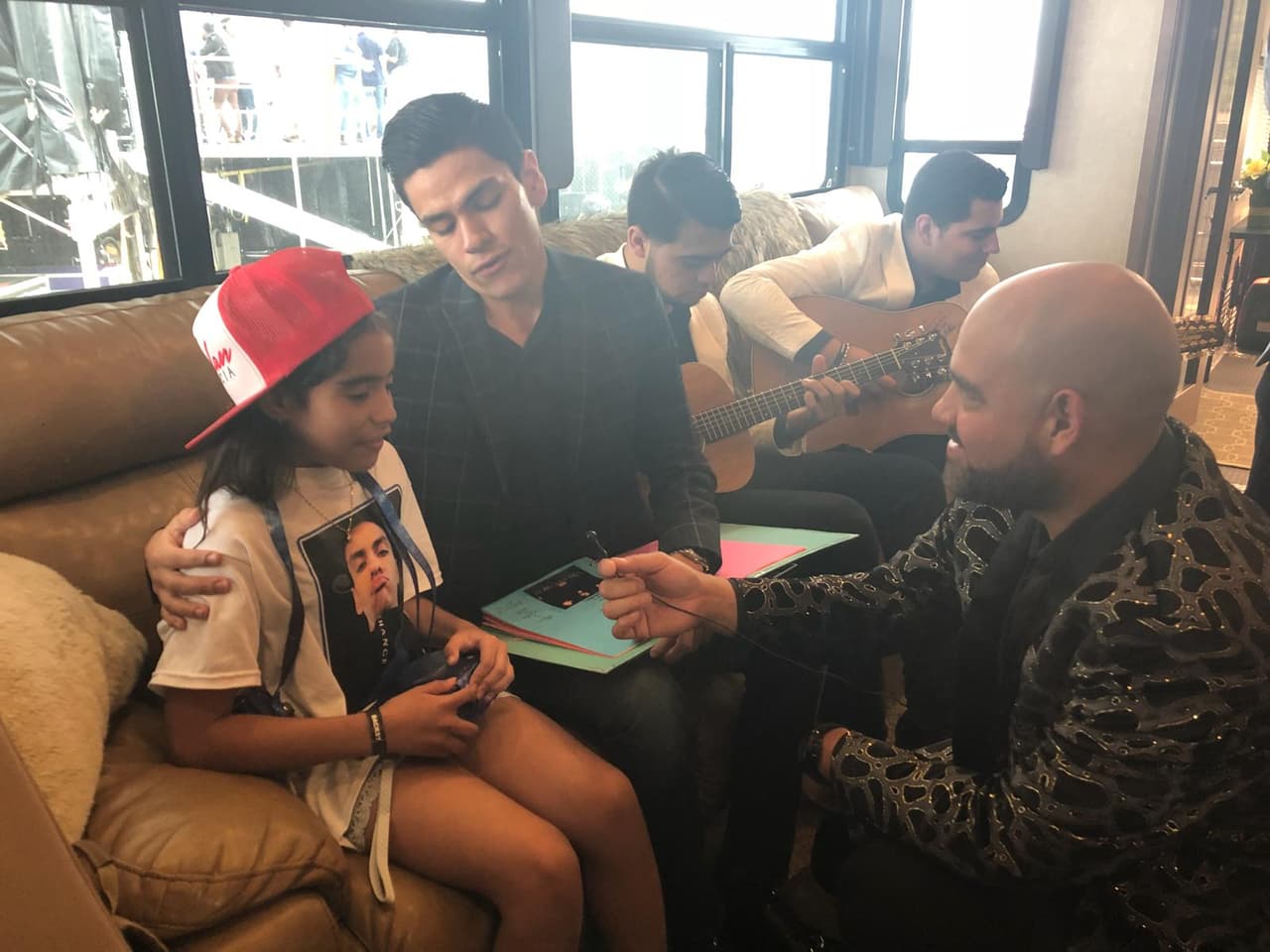 El Pelón estaba muy pendiente de ellos, hasta el momento en el que los dos cantaron desde su corazón.