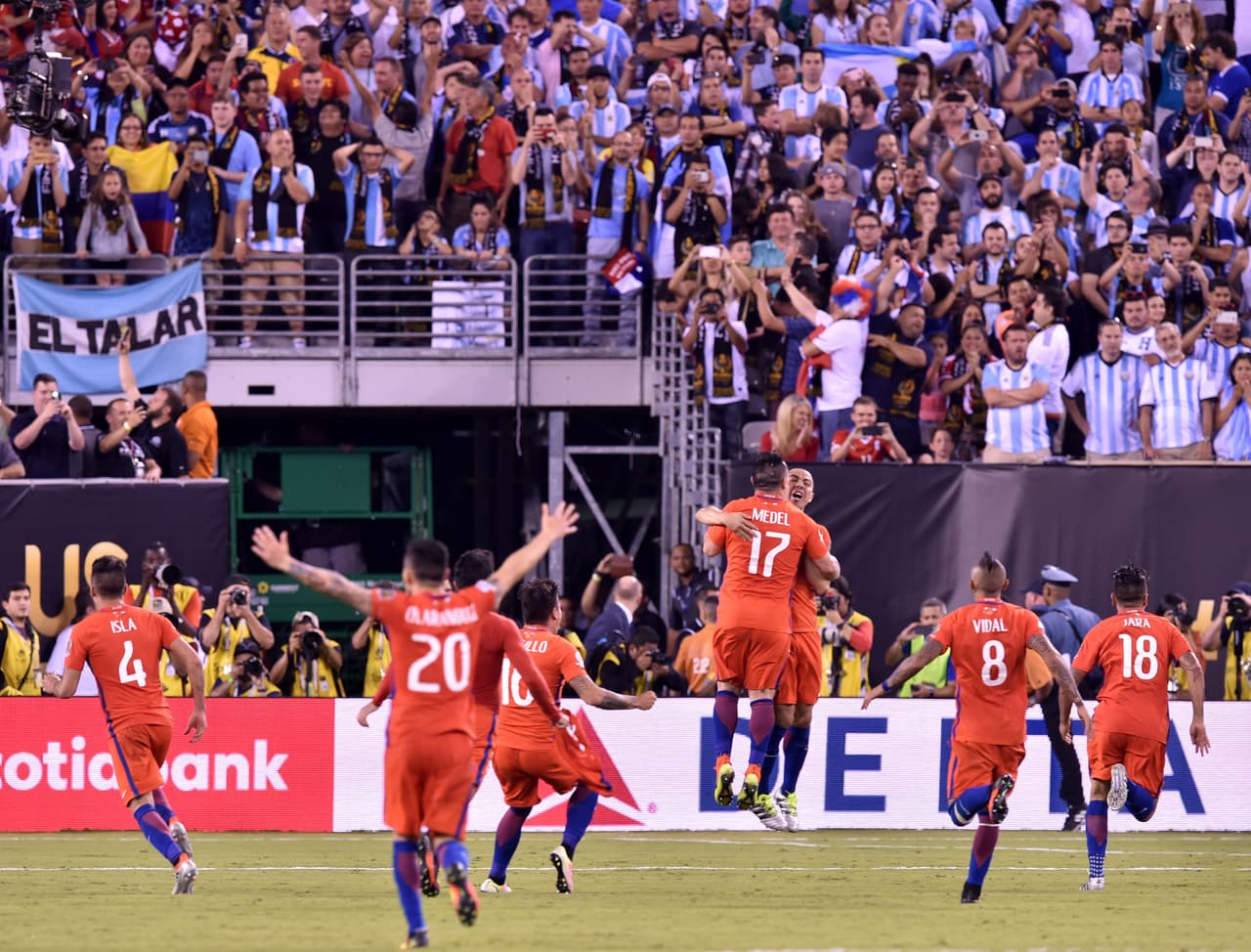 Todo termina, el último penal marcado de Chile y todos a celebrar.