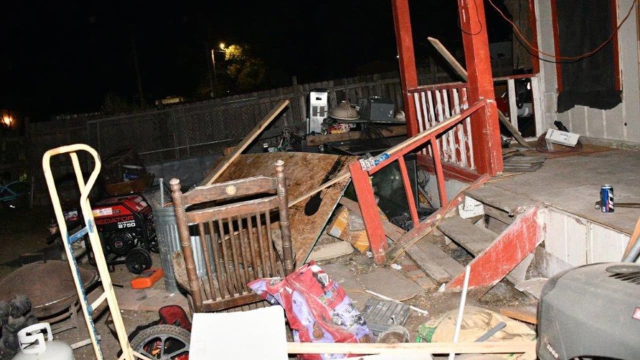 El propietario del inmueble declaró que Mathis realizaba trabajos en la vivienda, pero negó ser el dueño de los perros. No obstante, identificó a Mathis como el propietario de los gallos y gallinas. 
<br>
<br>Por su parte, el sospechoso negó residir en el lugar y rechazó la propiedad de los perros, aunque 
<b>admitió ser dueño de parte de las aves</b>.