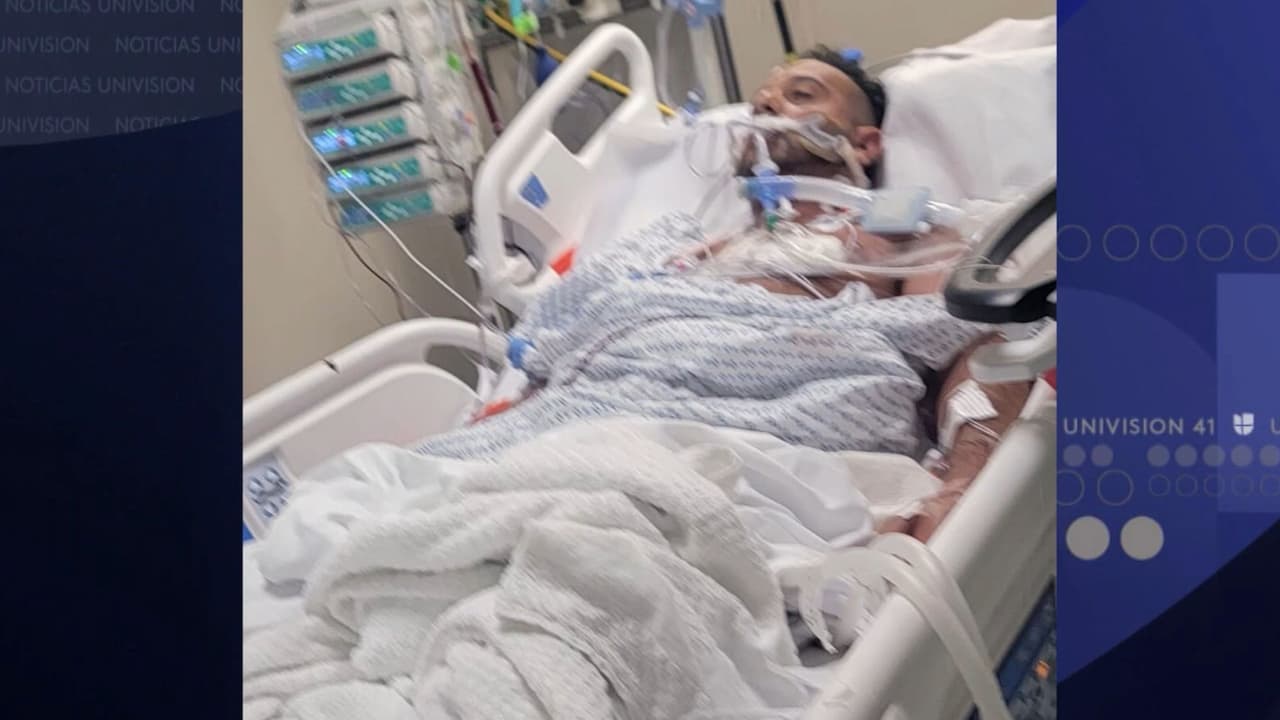 El hombre 
<b>se debate entre la vida y la muerte tras la agresión</b> que ocurrió en el cruce de la East 169 y College Avenue en Concourse Village.