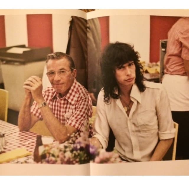 La actriz Liv Tyler felicitó a su rockero padre, Steven Tyler, y también recordó a su abuelito.