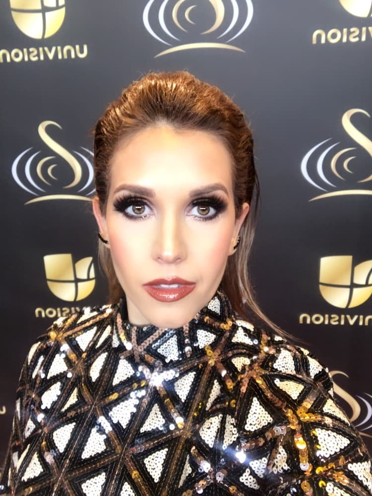 La hermosa 
<b><a href="http://www.univision.com/temas/erika-reyna">Erika Reyna</a></b> nunca nos decepciona y esta vez presenta sus difernetes estilos de peinados.