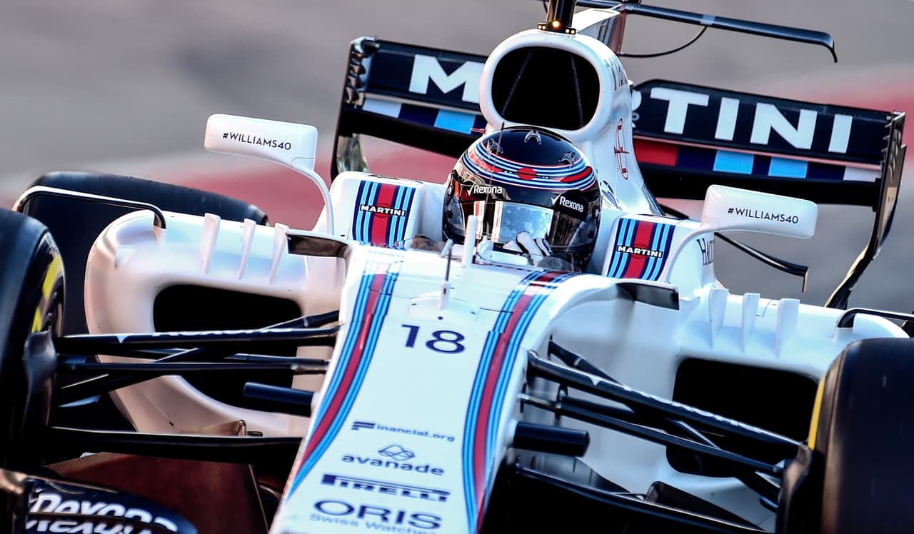 Williams introduce el FW40 para la temporada 2017 de la Fórmula 1. Con el motor Mercedes V6 turbocargado, van en busca de volver a los primeros planos como en 2014. Para este año, Felipe Massa decidió dar marcha atrás con su decisión de retirarse, y regresó para acompañar al debutante canadiense Lance Stroll, de 18 años.