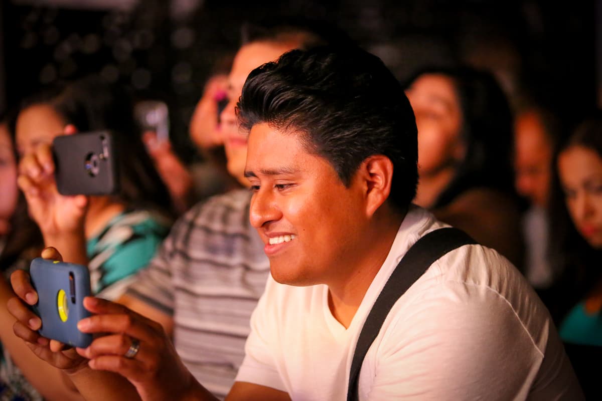 El cantante español y nominado a tres premios Latin Grammy estuvo en los estudios de Klove para deleitar a sus fans.