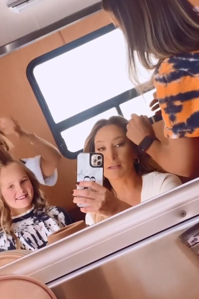 "Ha visto a su mamá y a su papá en esto durante toda la vida y también a su hermana, entonces para ella fue como ¡Wow!, increíble. 
<b>Lo disfrutó mucho, estaba super nerviosa</b>, pero bueno, fue una participación de un texto", explicó al matutino mexicano.
<br>