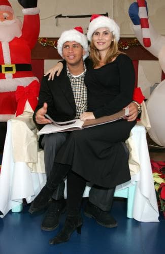 Cynthia es licenciada en psicología por la Universidad Estatal de Ohio, y también tiene un máster de la Universidad Nova Southeastern de Fort Lauderdale, es nieta de uno de los sacerdotes ortodoxos griegos más prominentes e influyentes de Florida, el reverendo Demóstenes Mekras, publicó
<a href="https://www.the-sun.com/entertainment/2513944/who-cynthia-scurtis-alex-rodriguez-ex-wife/" target="_blank">The Sun</a>.