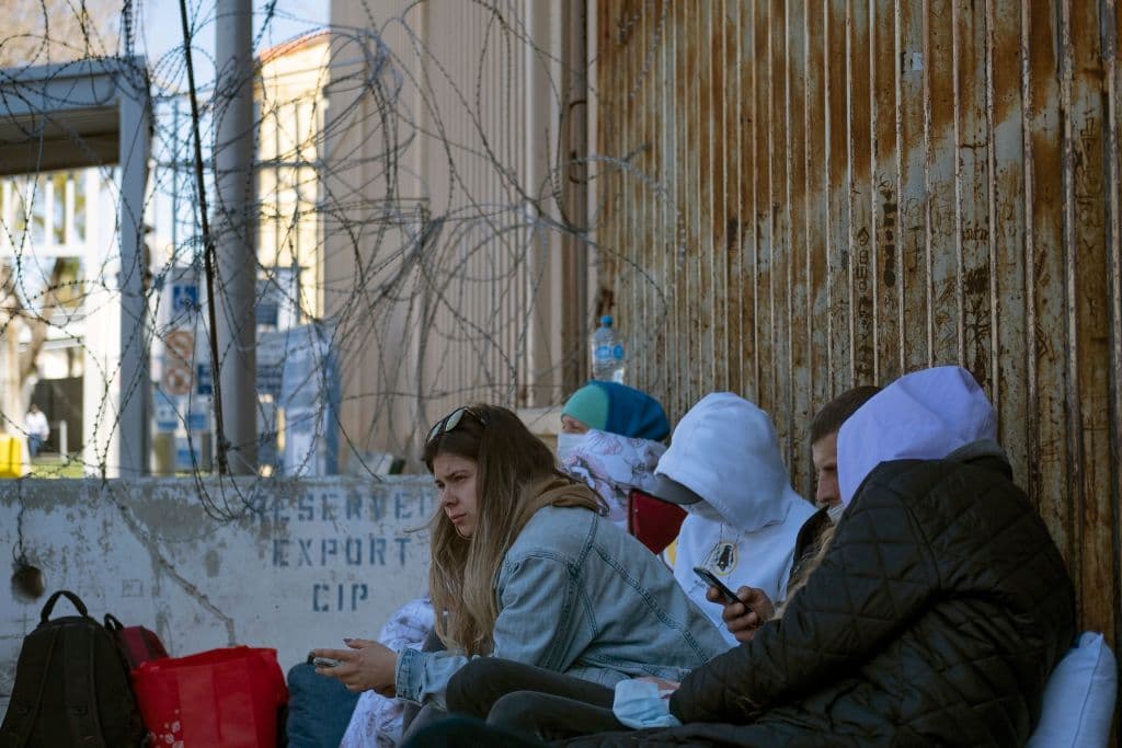La gobernadora de Baja California, Marina del Pilar Ávila, señaló que su gobierno está abierto "a recibir a quienes vienen huyendo de la guerra, particularmente a las familias que vienen de Rusia y Ucrania", a quienes se les han ofrecido los albergues de Tijuana y agregó que han sido pocos los que han requerido de estos espacios pues vienen con sus propios recursos.