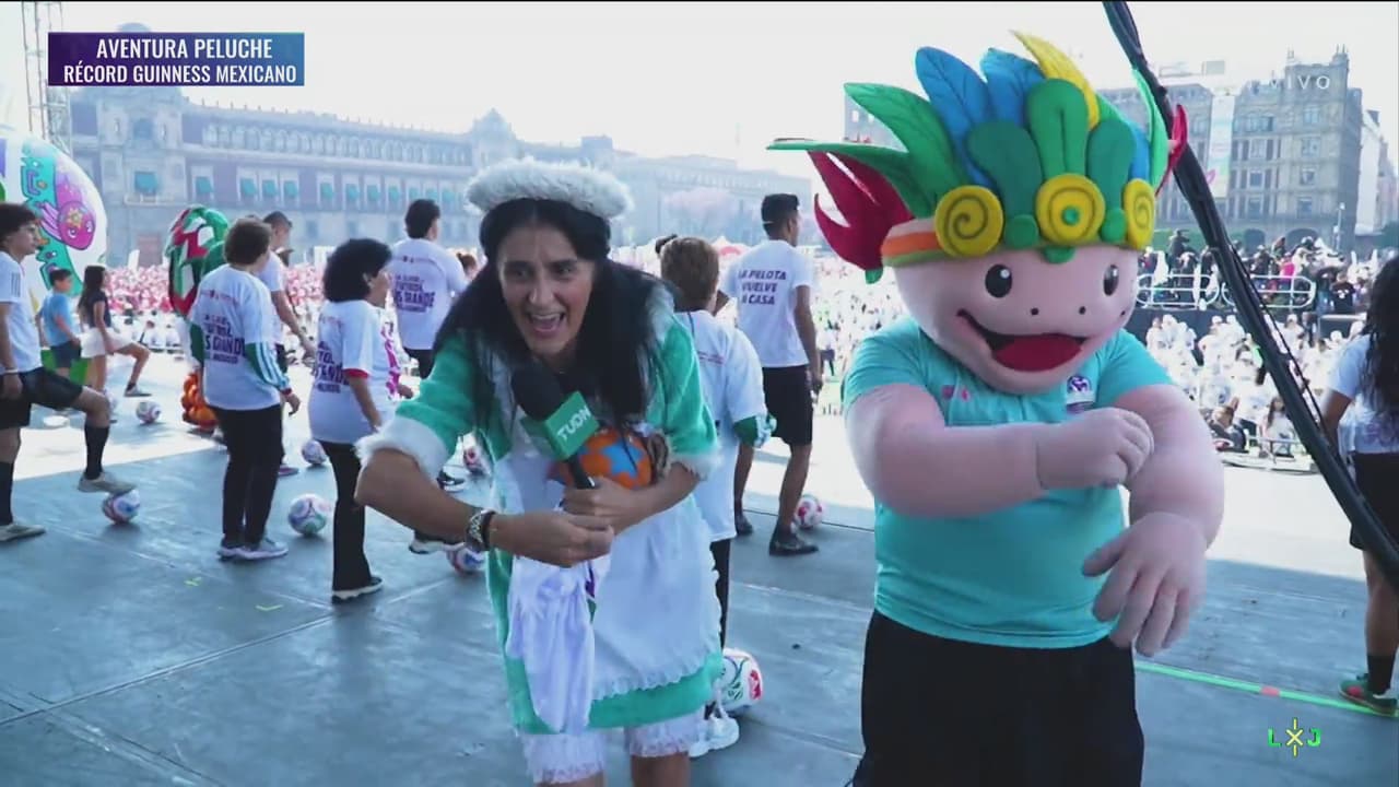 Excelsa acude a la clase de futbol más grande del mundo