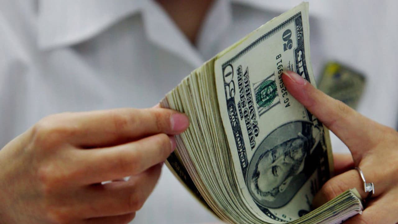 Irma Treviño, del Servicio de Rentas Internas (IRS), explica que la agencia calculó el 
<a href="https://www.univision.com/local/nueva-york-wxtv/irs-cheques-de-estimulo-pagos-adicionales-elegibles-fotos">monto de los primeros dos cheques de estímulo</a> con la información de la declaración de impuestos 2019, sin embargo, con los datos actualizados del 2020 algunos serán elegibles para cantidades más altas por lo que verán un 
<a href="https://www.univision.com/local/atlanta-wuvg/cheque-estimulo-economico-irs-declaracion-impuestos-califican-fotos">reembolso automático</a>.