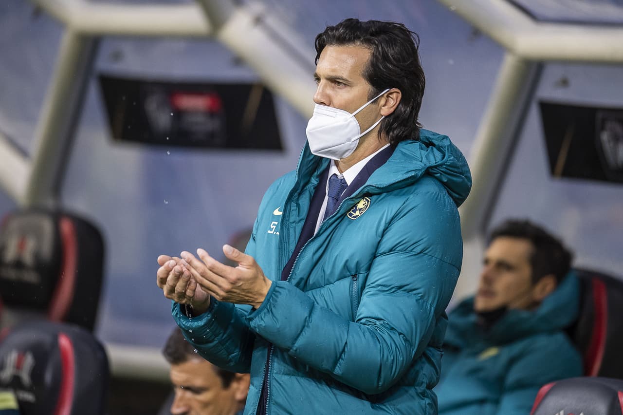 Solari en el banquillo ante Philadelphia Union.