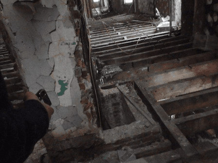 En medio de tanto peligro se criaban los cinco niños de esta familia.