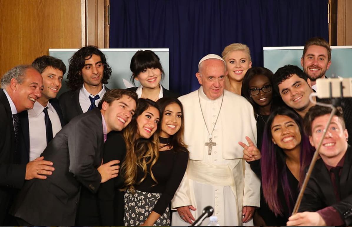 Dulce Candy, la estrella de YouTube se reúne con el Papa Francisco