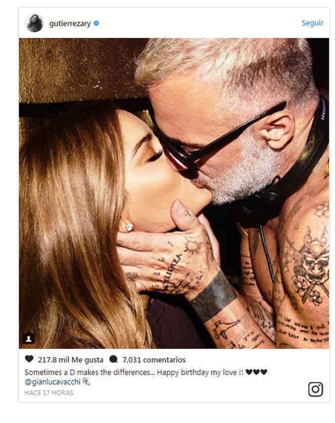 Las cuentas de ambos estaban plagadas de fotos de los dos en plano romántico y mensajes que rayaban en lo cursi.