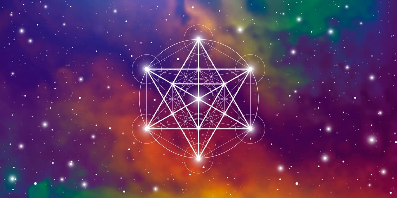 <h3 class="cms-H3-H3">Triángulo</h3>
<br>Simboliza el equilibrio, la armonía y la realización. Se dice que esta sucesión de líneas te eleva a una conciencia superior. En la filosofía platónica se le considera el fundamento de la geometría sagrada del universo pues es la base de muchos símbolos sagrados.